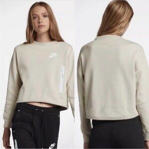Nike Women’s Oatmeal Tech Crew Cropped  Sweatshirt Size Medium